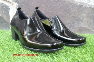 Sepatu Halfboot (Karet)